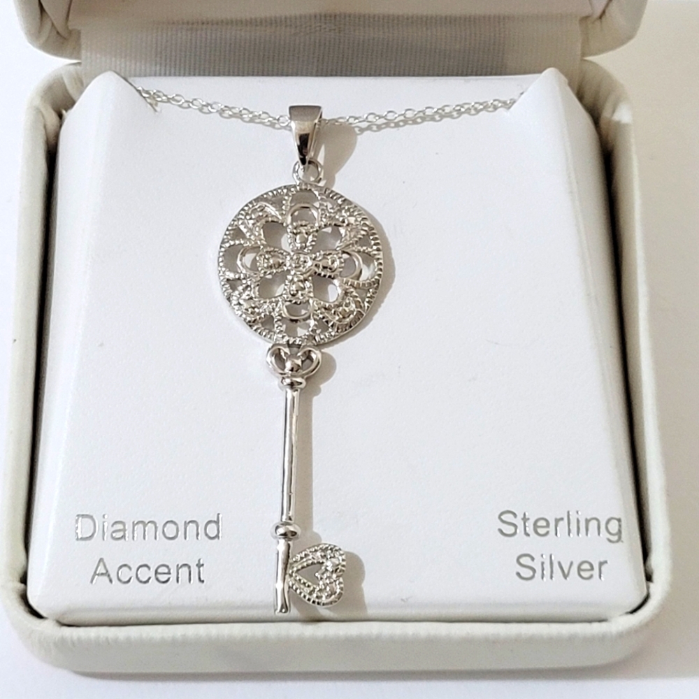 ..925 Key Pendant And Chain